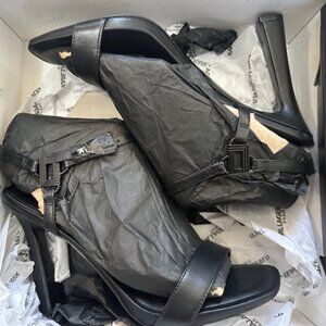 Karl Lagerfeld Paris Cybil Ankle strap Sandals